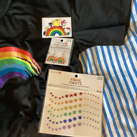 NEW SET;Pride WearEarrings/Face Decals/Hair Bow/Tee/Shorts/magnet/bracelet/sox➕ - Picture 11 of 14